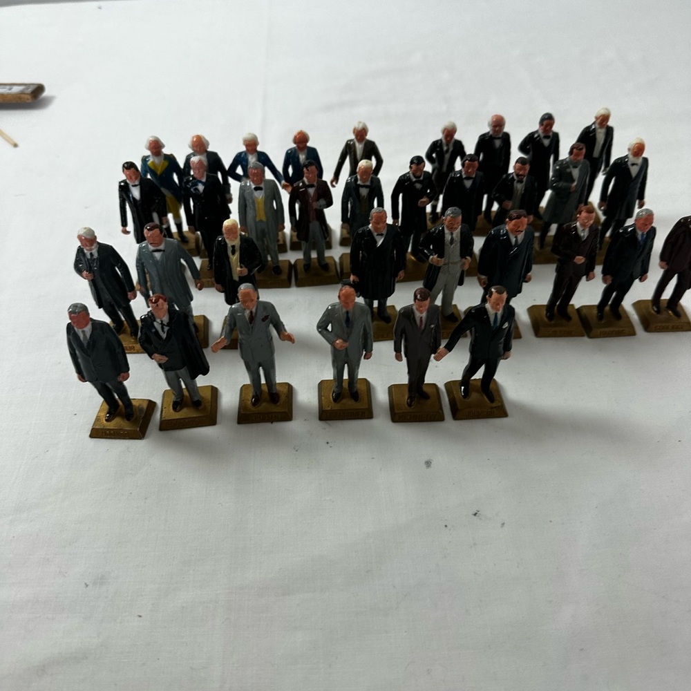 Vintage 1960s know the president plastic Figurine set Mini US President 35
